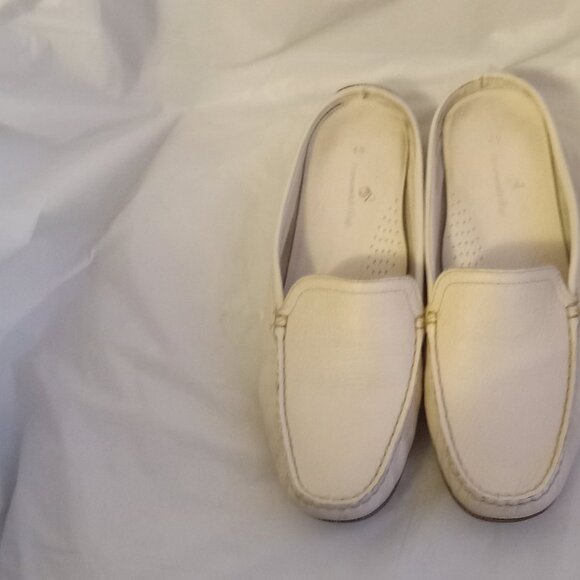Greenwich Village shoes slip on loaf flat open in the back cream color size 40. - Picture 2 of 7